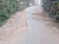 শ্রীনগরে বালু বোঝাই মাহিন্দ্রা ও ট্রাকে লন্ডভন্ড হচ্ছে রাস্তা!